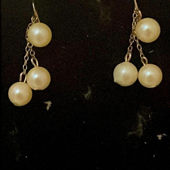 1950s Art Deco 1.75” gold plated clip on earrings 6 6mm white simulated pearls - Picture 1 of 12